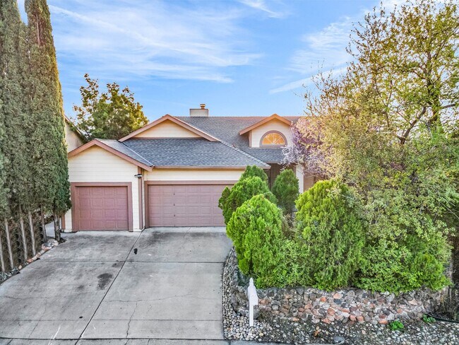 Building Photo - REMARKABLE VIEWS...LOTS OF PRIVACY IN YOUR OWN LITTLE WORLD..