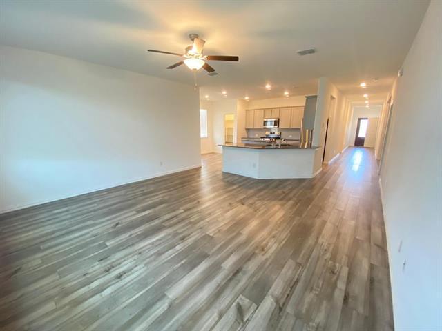 Foto del edificio - 1709 Lake Grove Dr