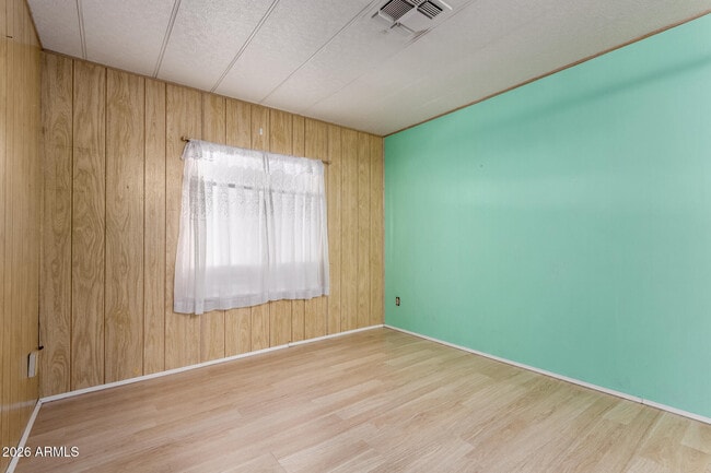 Foto del edificio - 8421 E Main St