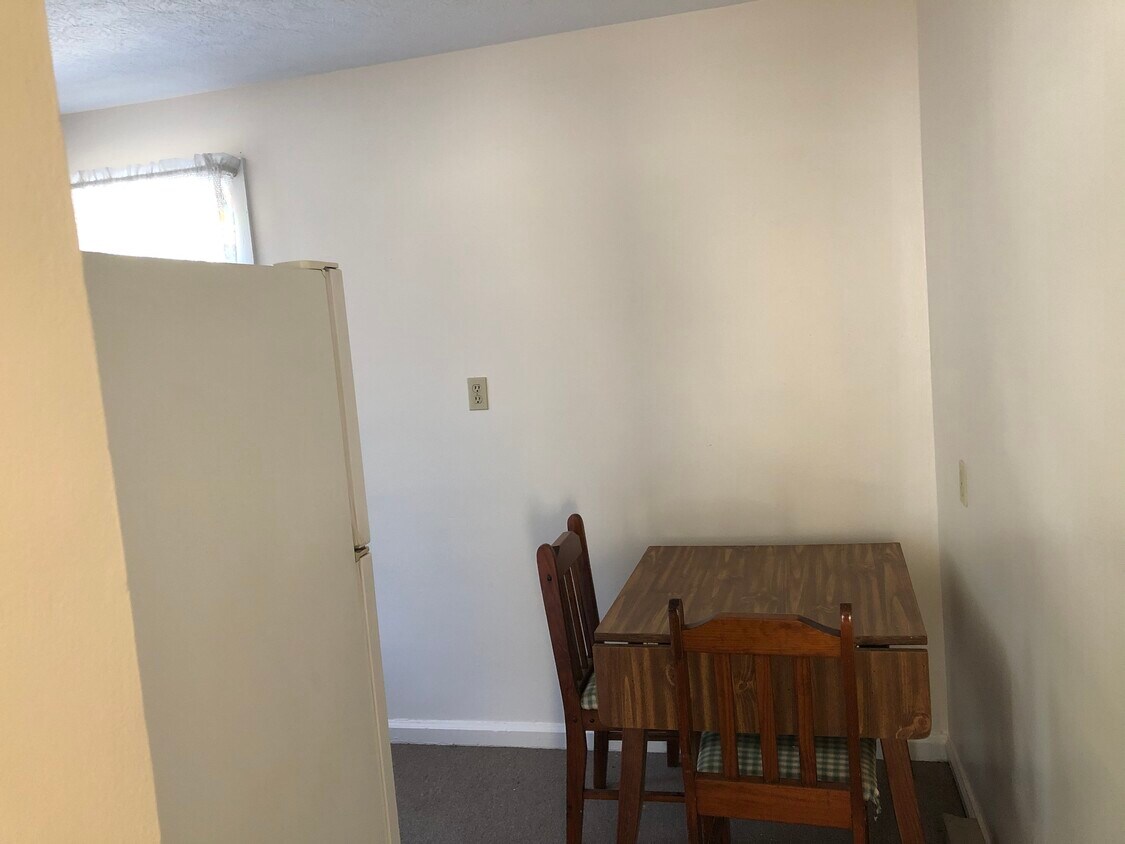 Kitchen - 137 Kanawha Ave