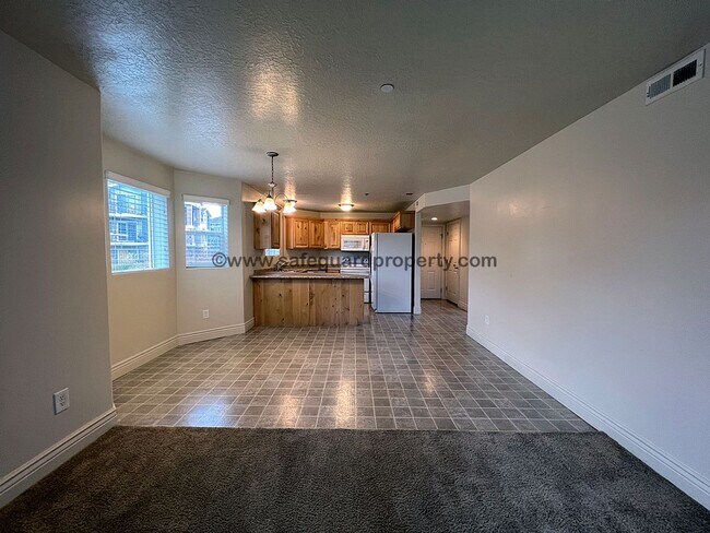 Foto del edificio - Wonderful 3 Bedroom Condo in Sandy