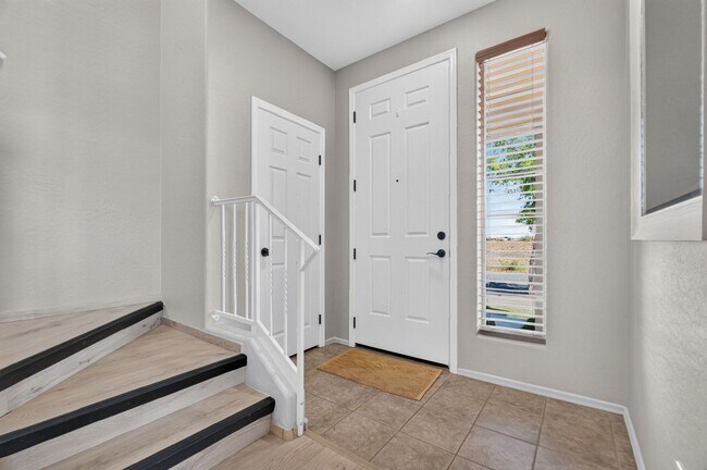 Foto del edificio - Amazing 5-Bedroom, 2.5-Bath Two Story Home in Stoneridge, PV