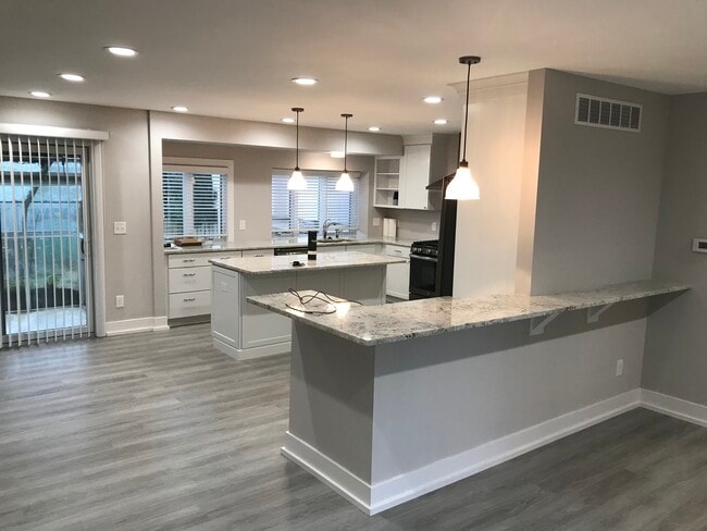 Building Photo - 2866 Baylis Dr