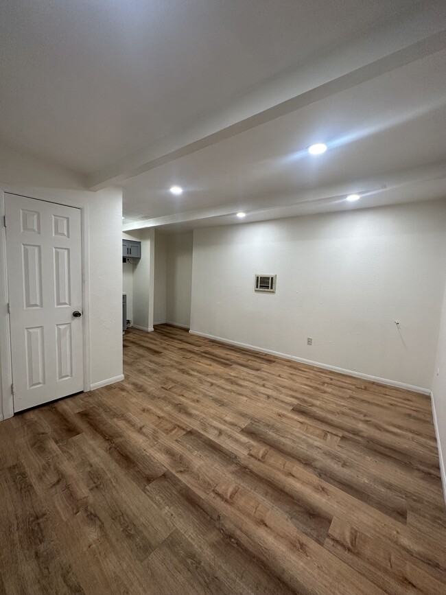 Foto del edificio - 5884 Estelle St
