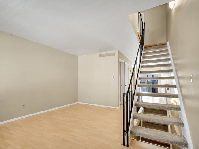 Building Photo - $2,295.00, 2-bed, 3-bath Condo in Westmins...