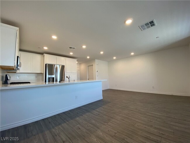 Building Photo - 6148 Foxes Dl St