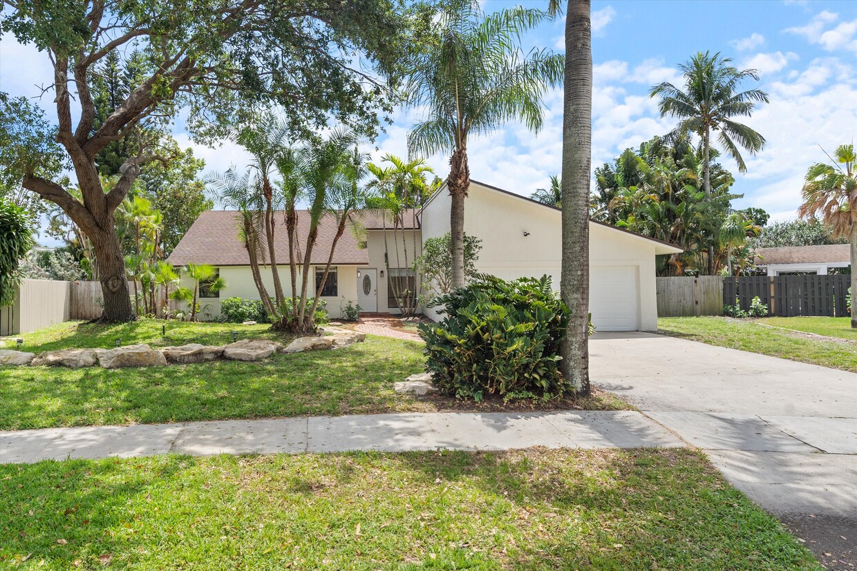 Primary Photo - 1394 Gallinule Cir