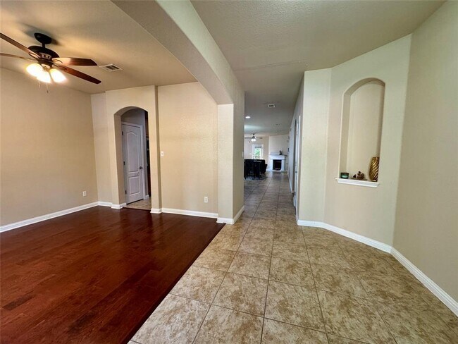 Foto del edificio - 205 Saddle Ridge Dr