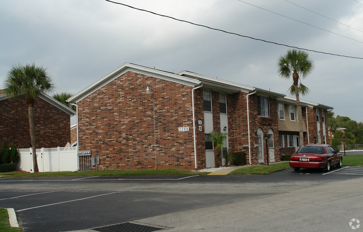 Primary Photo - Colonial townhouse condo