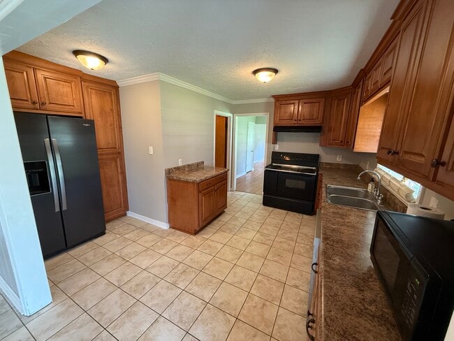 Building Photo - 7105 Whitesburg Dr SE