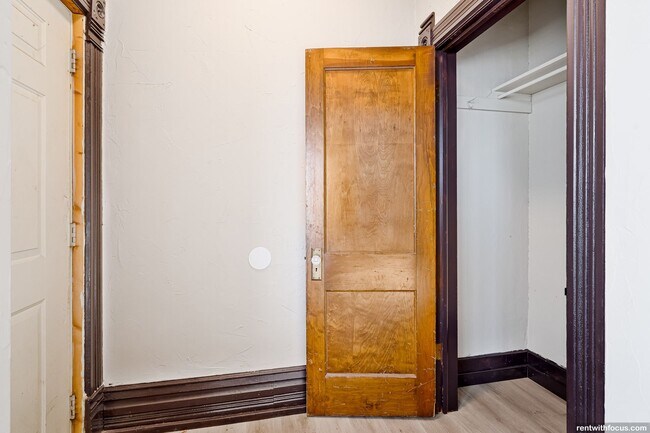 Foto del edificio - 803 N Broadway