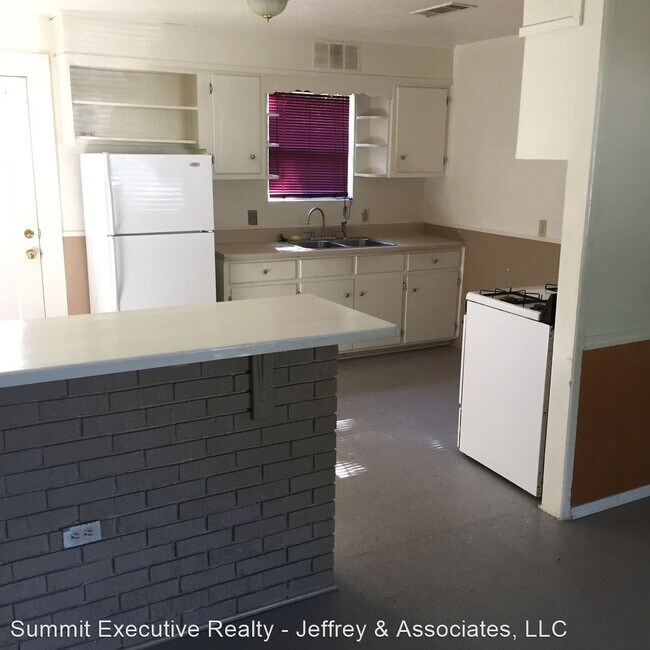 Building Photo - 2 br, 1 bath House - 2826 Rebel Dr.