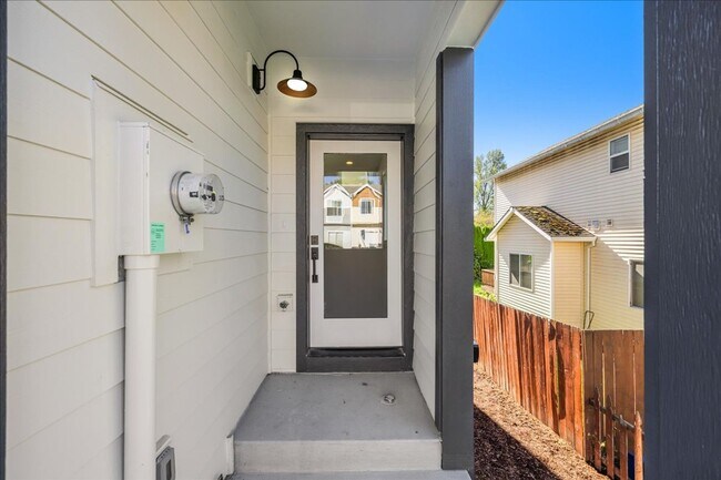 Foto del edificio - Introducing SE 18th Street Townhomes — Six...