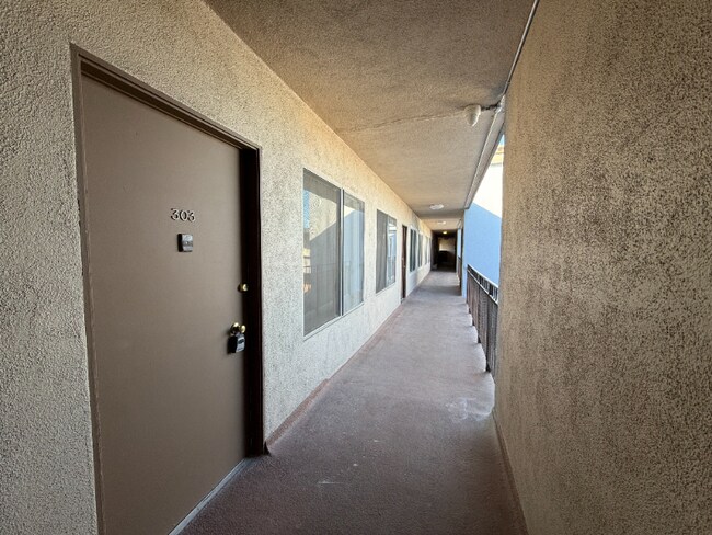 Foto del edificio - 6039 Whitsett Ave