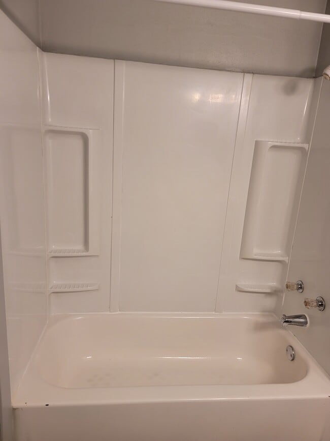 Bathroom - 6433 N Ripley St