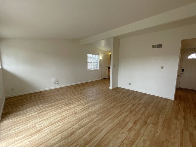 Building Photo - 428 Diana Dr