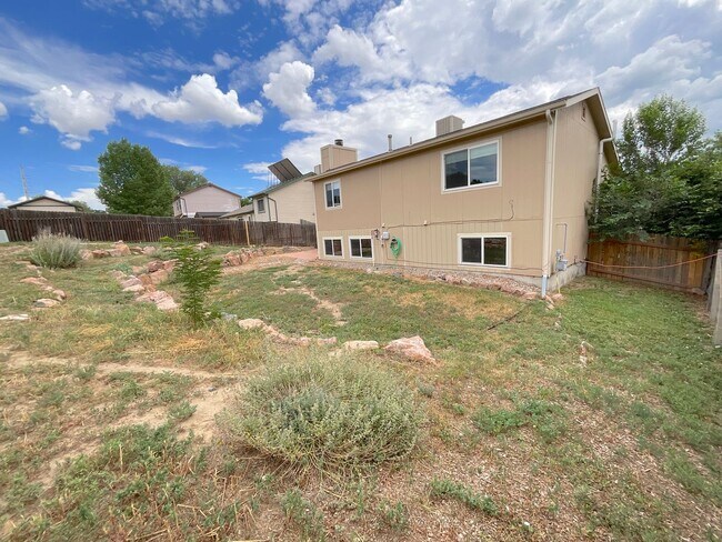 Foto del edificio - 3 Bedroom Home Available Near Briargate Bl...