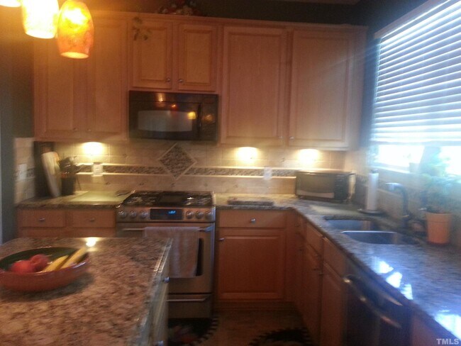 Foto del edificio - 102 Bristolwood Cir