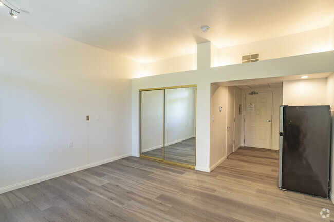 Studio, 1 BR, 390 SF - Legacy Hills at Poway 55+