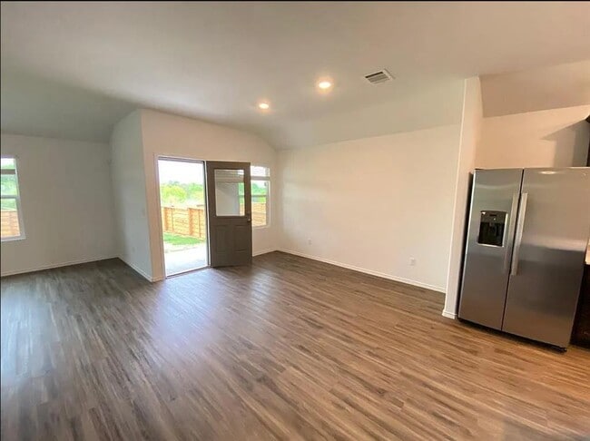 Building Photo - 490 Jack Ryan