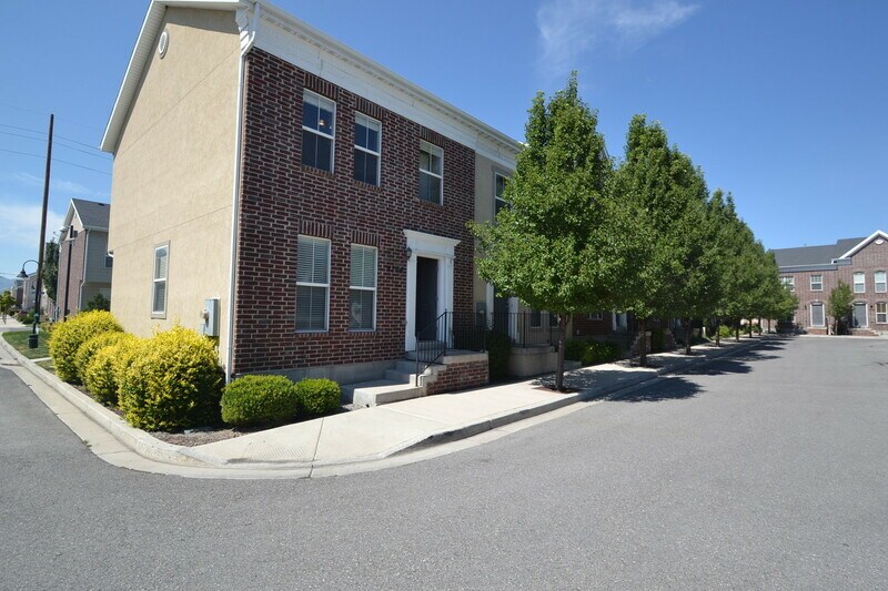 Primary Photo - 4766 Apple Cross Way