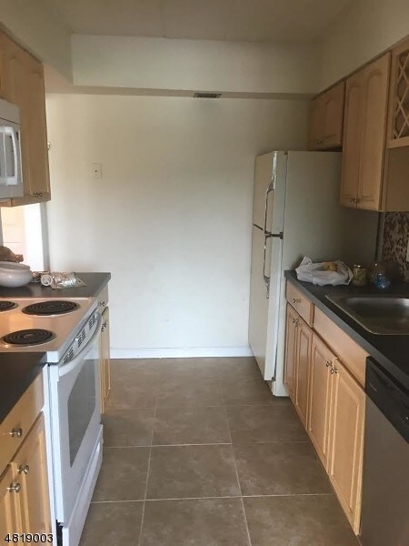 Building Photo - 35 Iron Forge Square