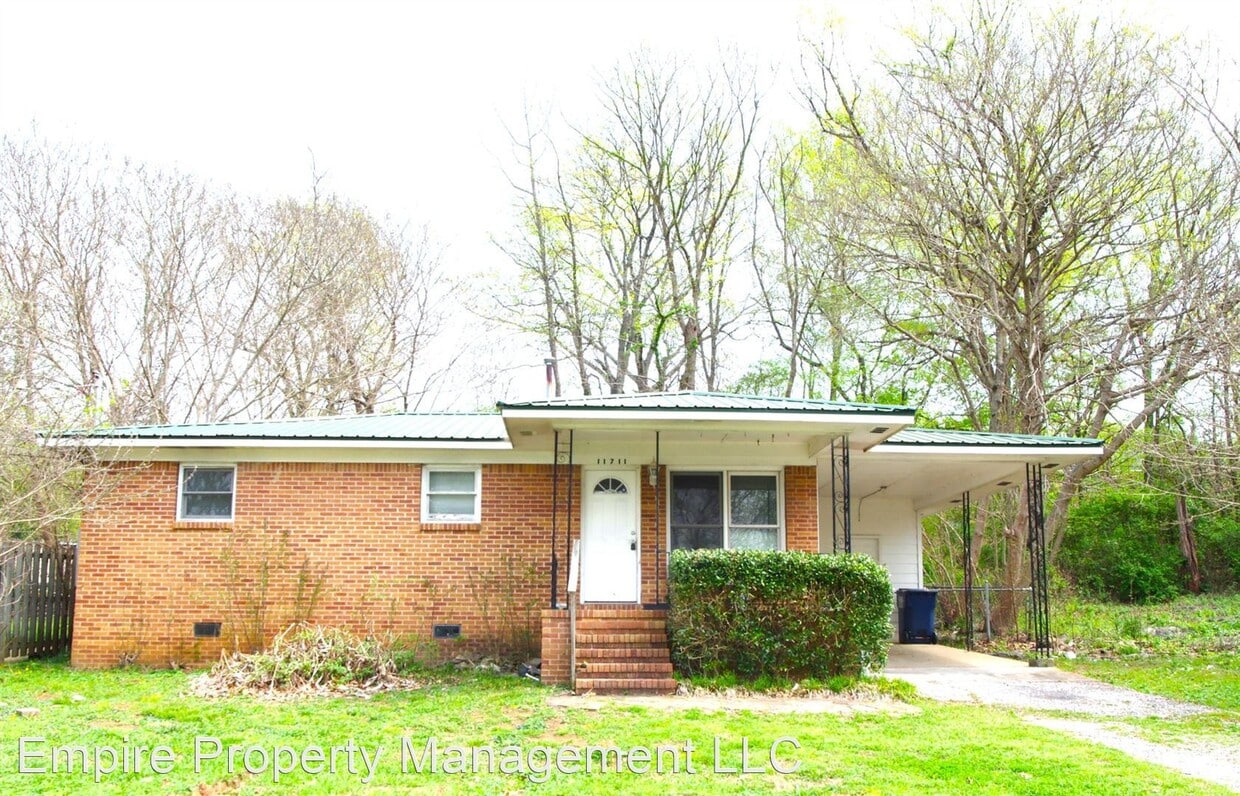 3 br, 1 bath House 11711 East Gateway Dr... House Rental in