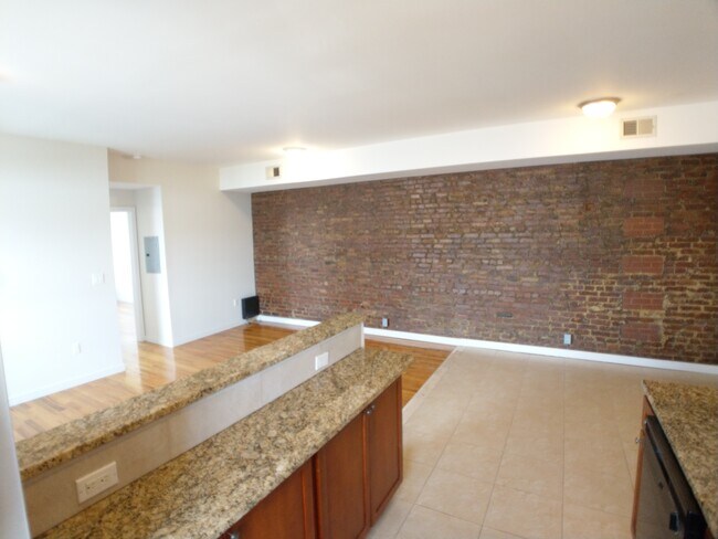 Building Photo - 380 94th St