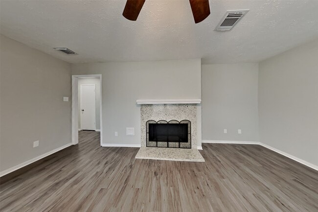 Foto del edificio - 12822 Careywood Dr