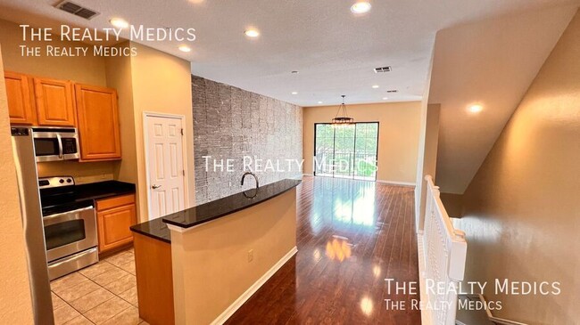 Foto del edificio - 3732 Avalon Park E Blvd