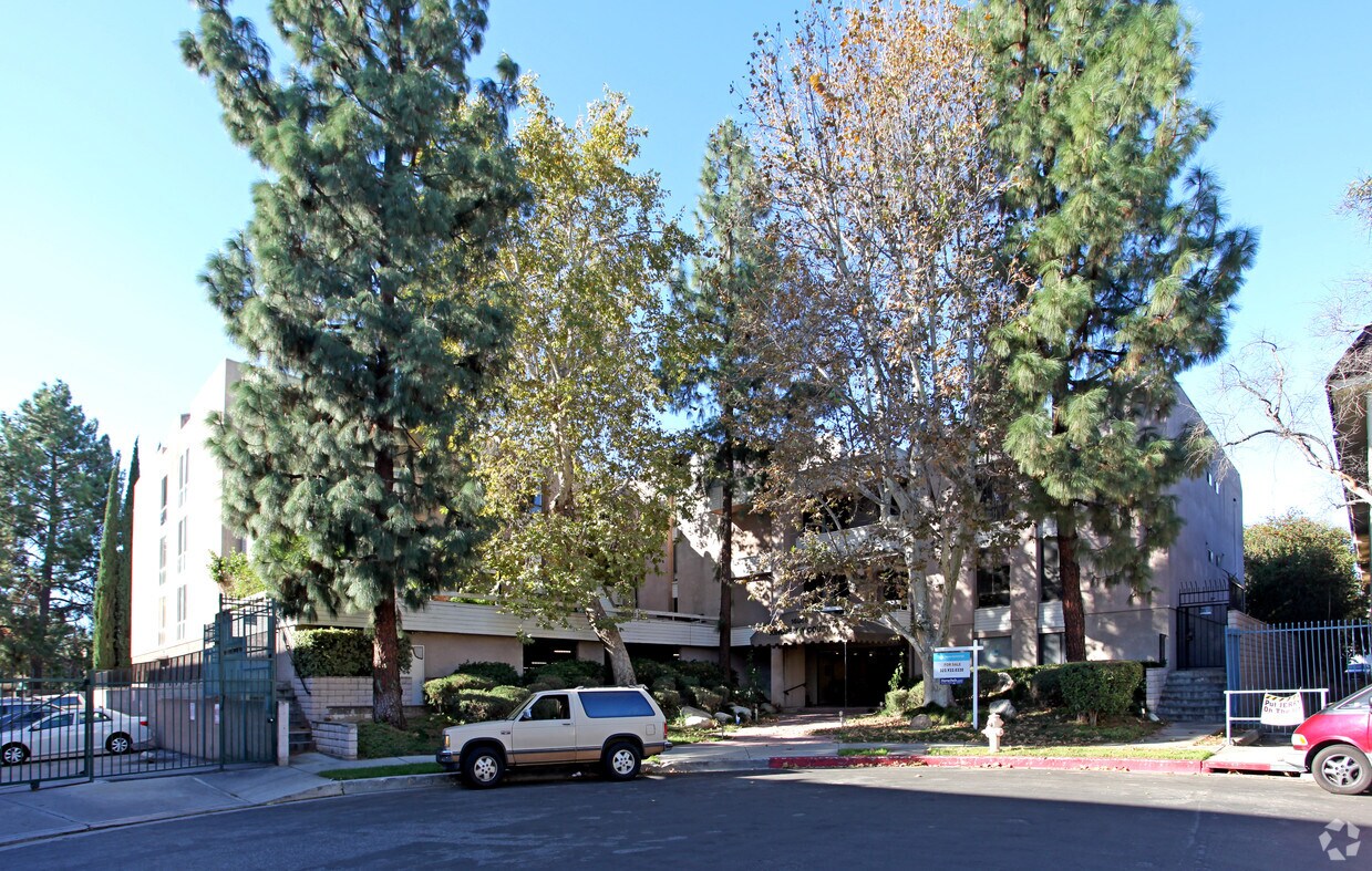 Primary Photo - Kingsbury Court