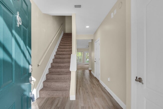 Building Photo - "Charming 3-Bedroom Townhouse Oasis in Destin!"