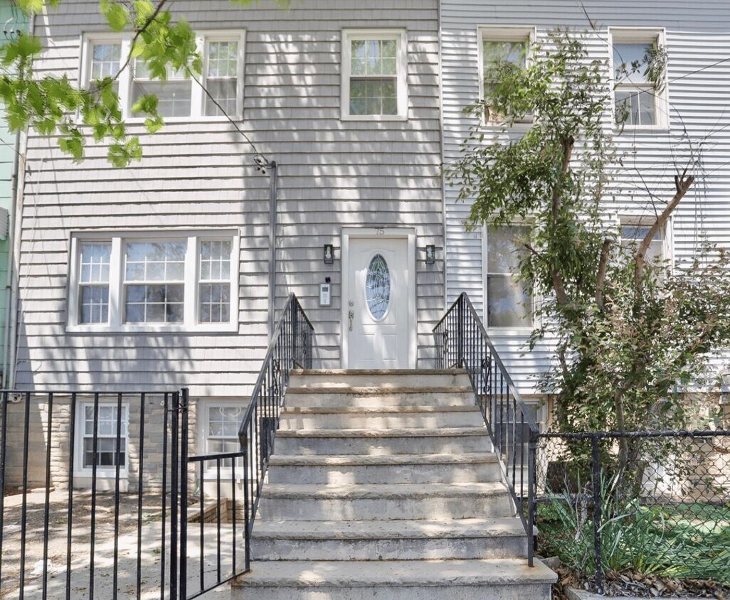 Foto principal - 75 Chestnut Ave
