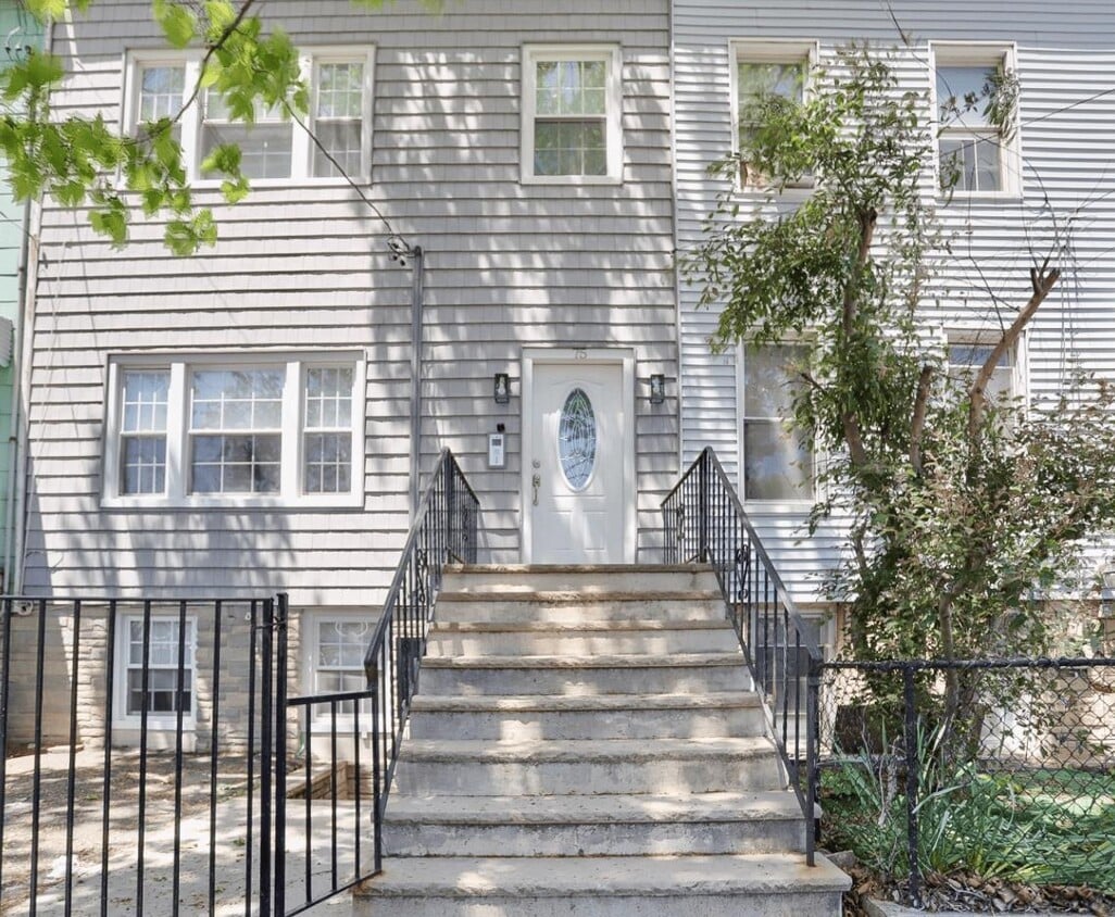 Primary Photo - 75 Chestnut Ave