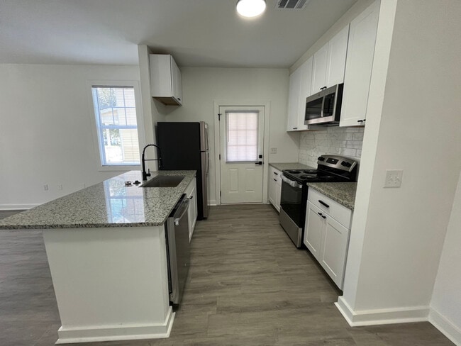 Building Photo - 1934 Elvin Dr