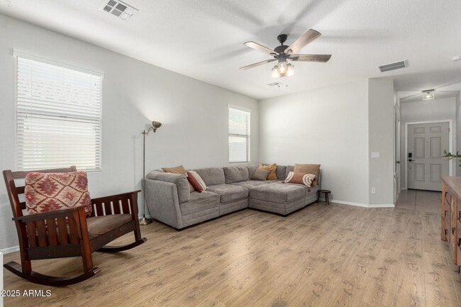 Foto del edificio - 18864 N Lariat Rd