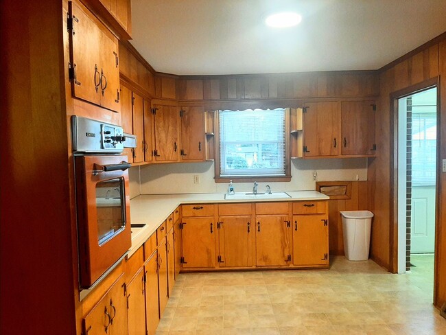 Foto del edificio - 3 Bedroom, 1 Bathroom Home in Durham with ...