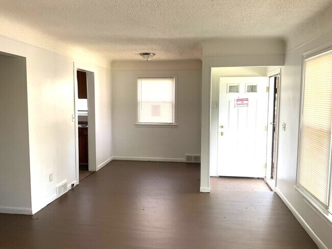 Building Photo - 18573 Riverview