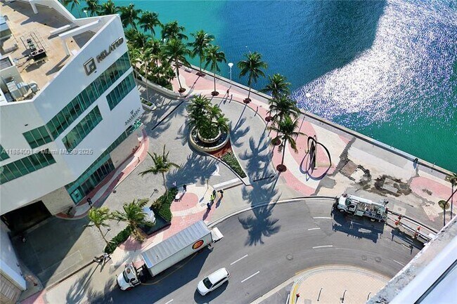 Foto del edificio - 300 S Biscayne Blvd