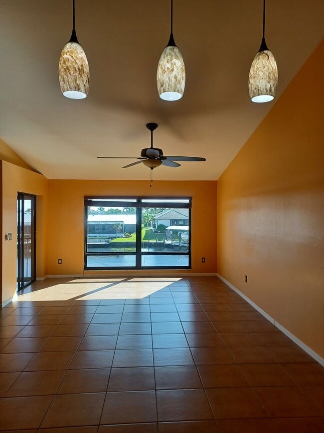 Building Photo - 5515 SW 12th Ave