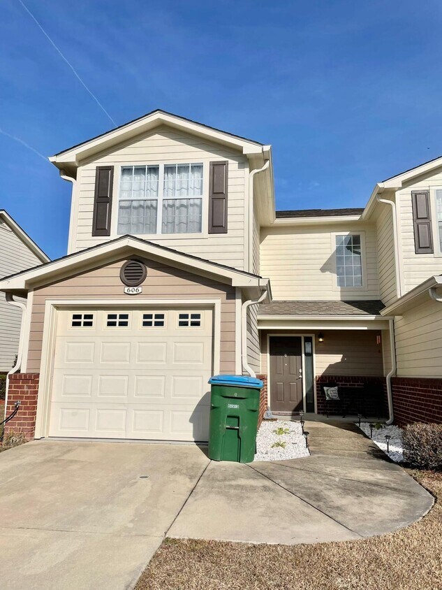606 Wingspan Way, Crestview, FL 32536 Townhome Rentals in Crestview FL