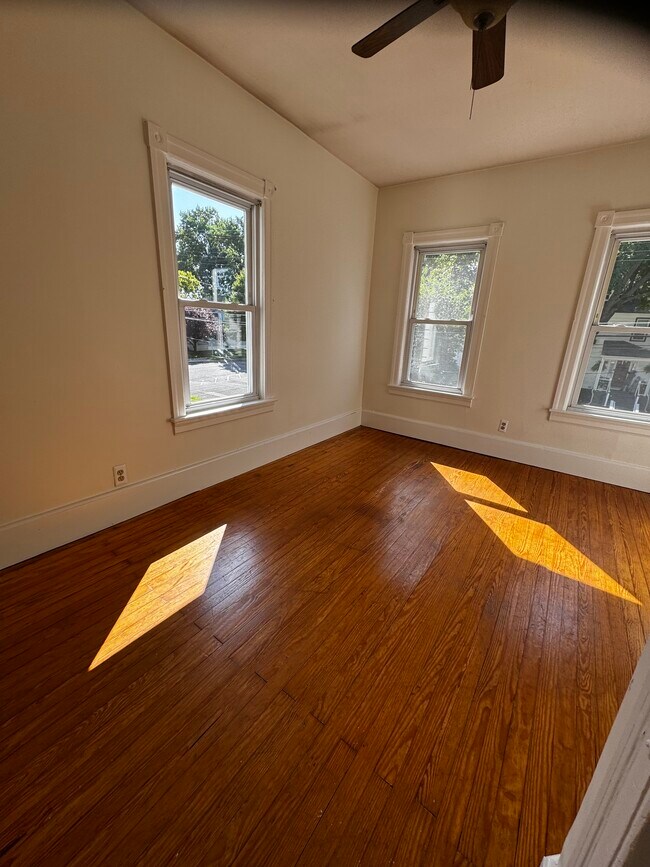 Building Photo - 203 Albany Ave