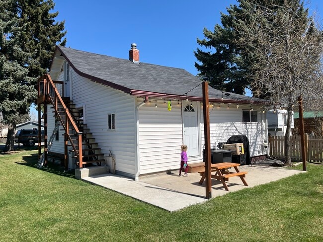 Building Photo - 202 E Rosebud Ave