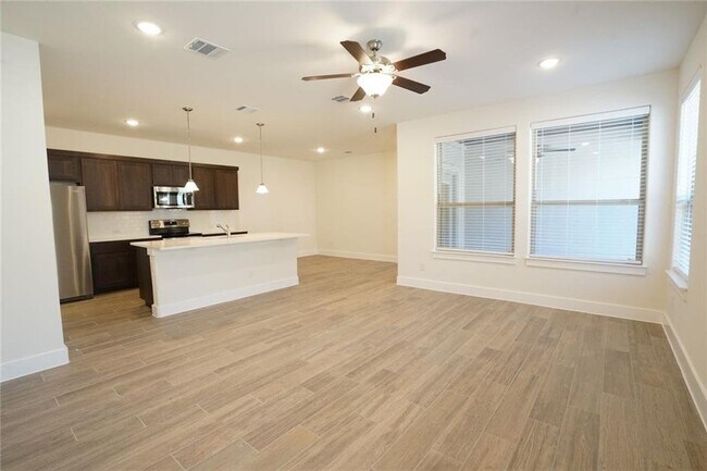 Foto del edificio - 648 Parkline Dr