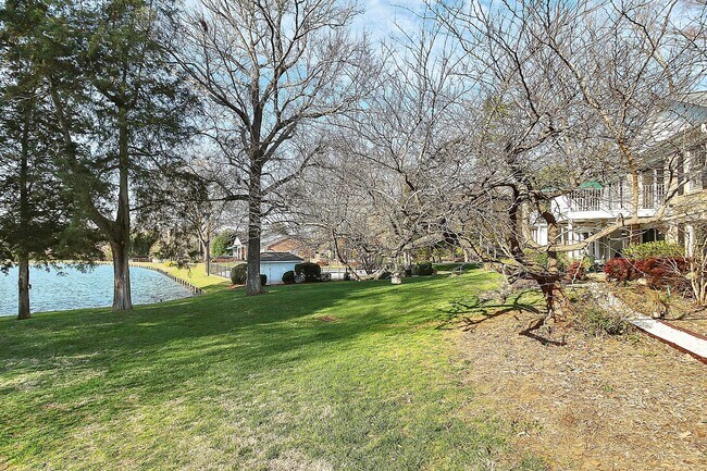 Foto del edificio - Spacious 2BR/2BA Condo in Prime South Charlotte Location!