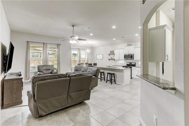 Building Photo - 16433 Pienza Dr
