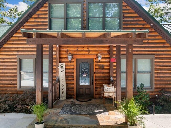 Foto del edificio - 5281 Laurel Ln