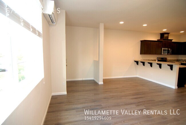 Foto del edificio - Townhome in South Salem