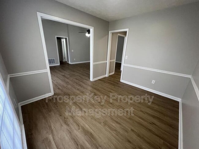 Building Photo - 729 Georgia Dr