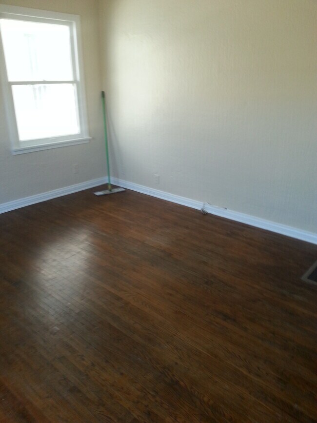 LIVING ROOM - 151 N Swall Dr